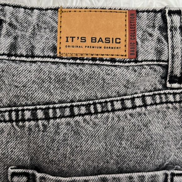 NWT! It’s Basic Gray Acid Wash Distressed Mini Skirt M - Picture 7 of 10